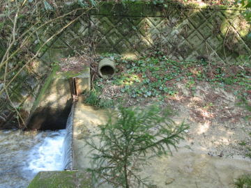 茨尾マンボ取水口（馬谷川側）